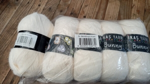 Купить пряжу Ikasyarn Bunny  цвет 05 крем - интернет магазин МелОптЯрн